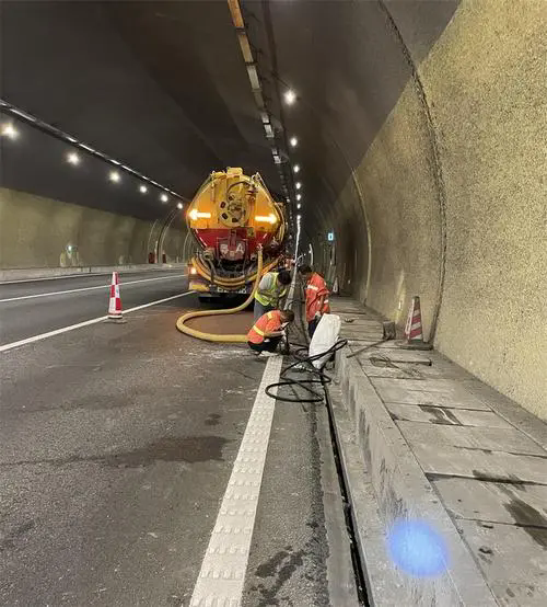 鄞州隧道排水渠清淤